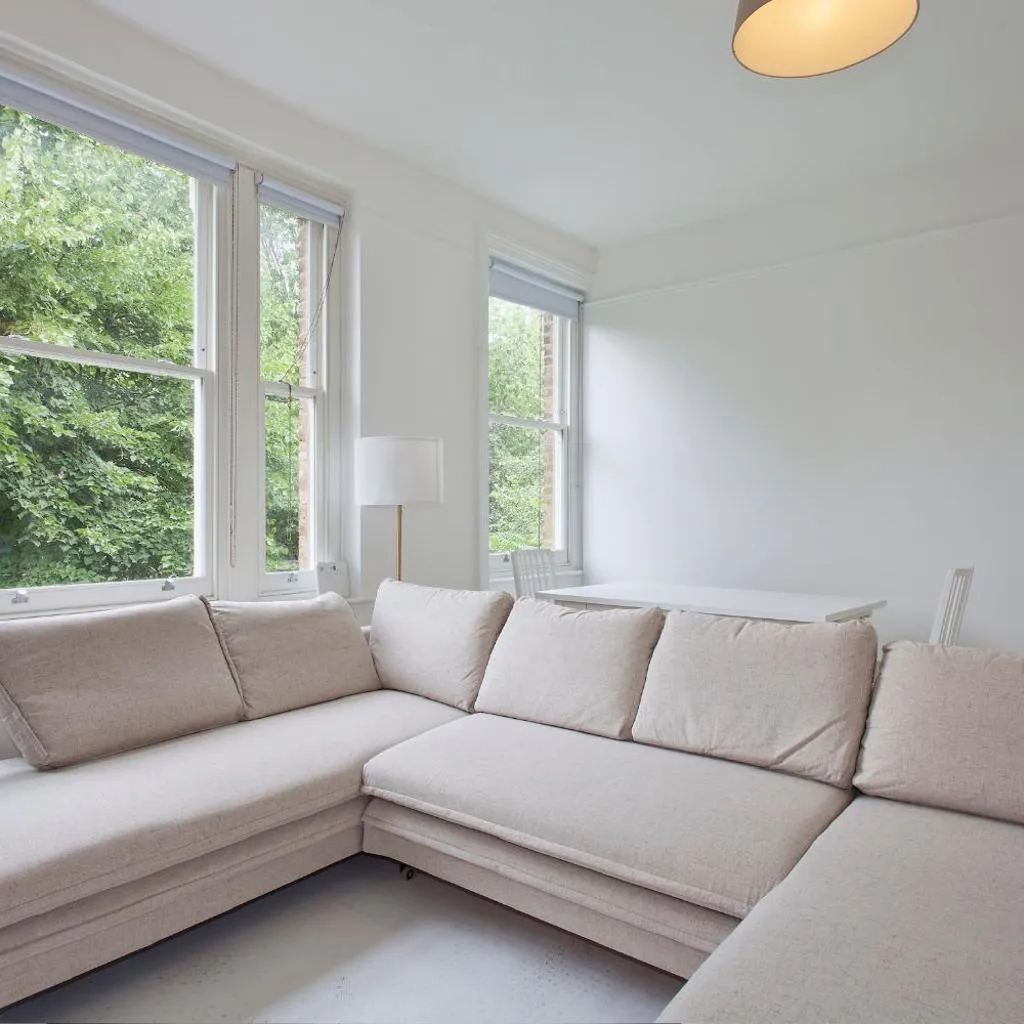 Photograph of Queens park Maida Vale 3 bed modern Family Appartment with balcony!