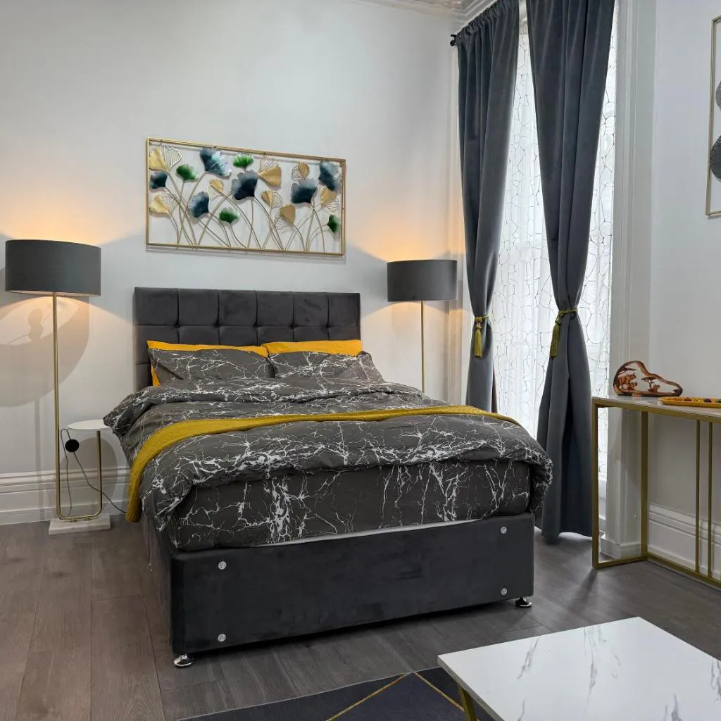 Photograph of Luxury Studio in Victoria, 7 minutes walk to Victoria Station, Room 6