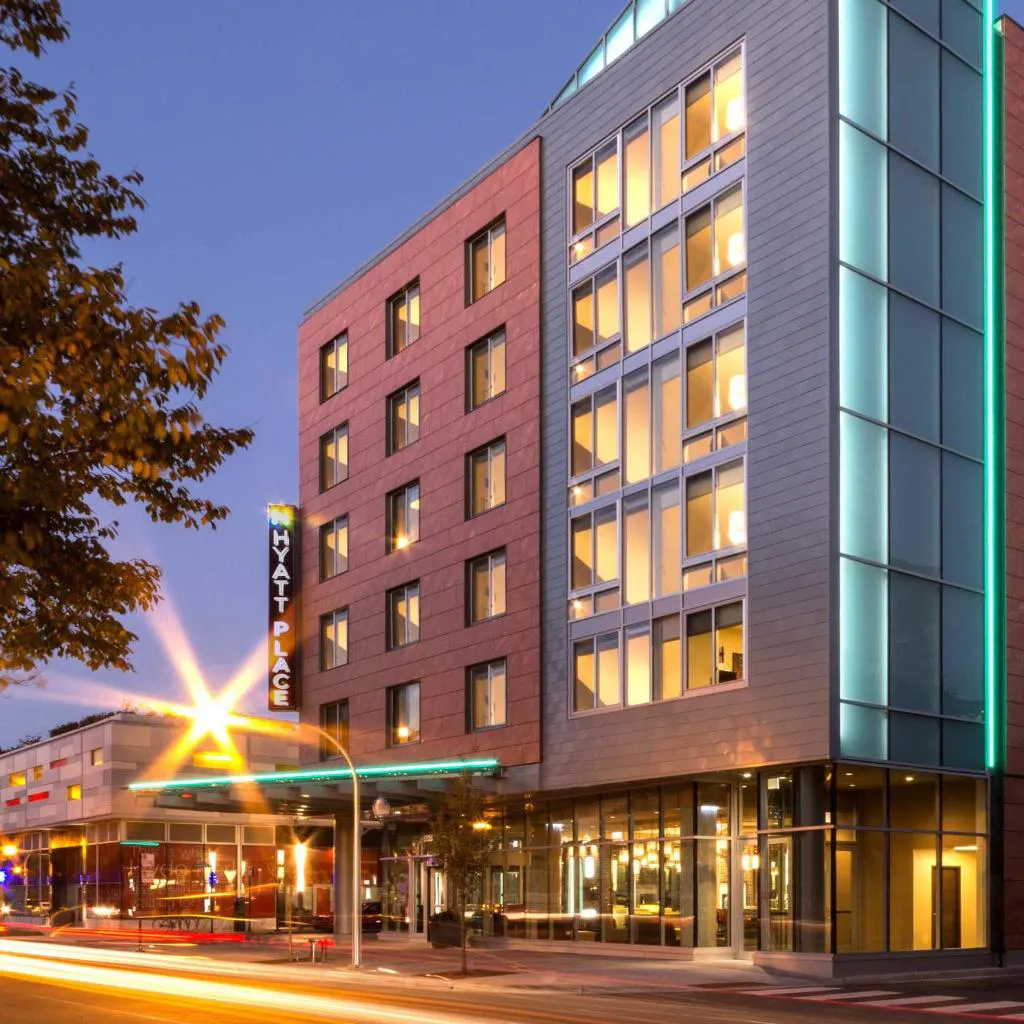 Photograph of Hyatt Place Chicago-South/University Medical Center