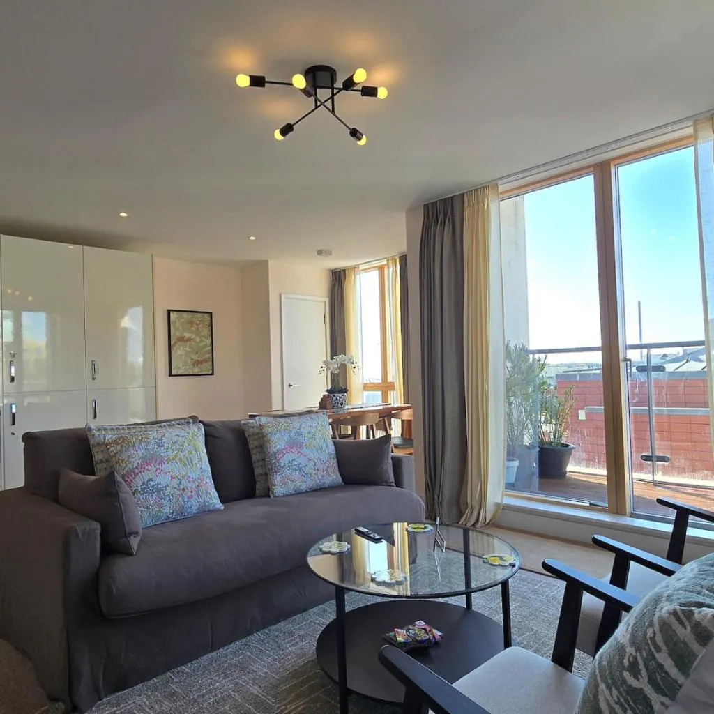 Photograph of Spacious seaside apartment with terrace, Kemptown