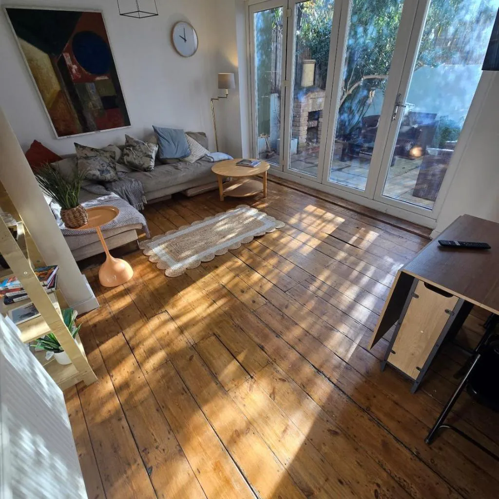Photograph of 4 double bedroom home with garden in London