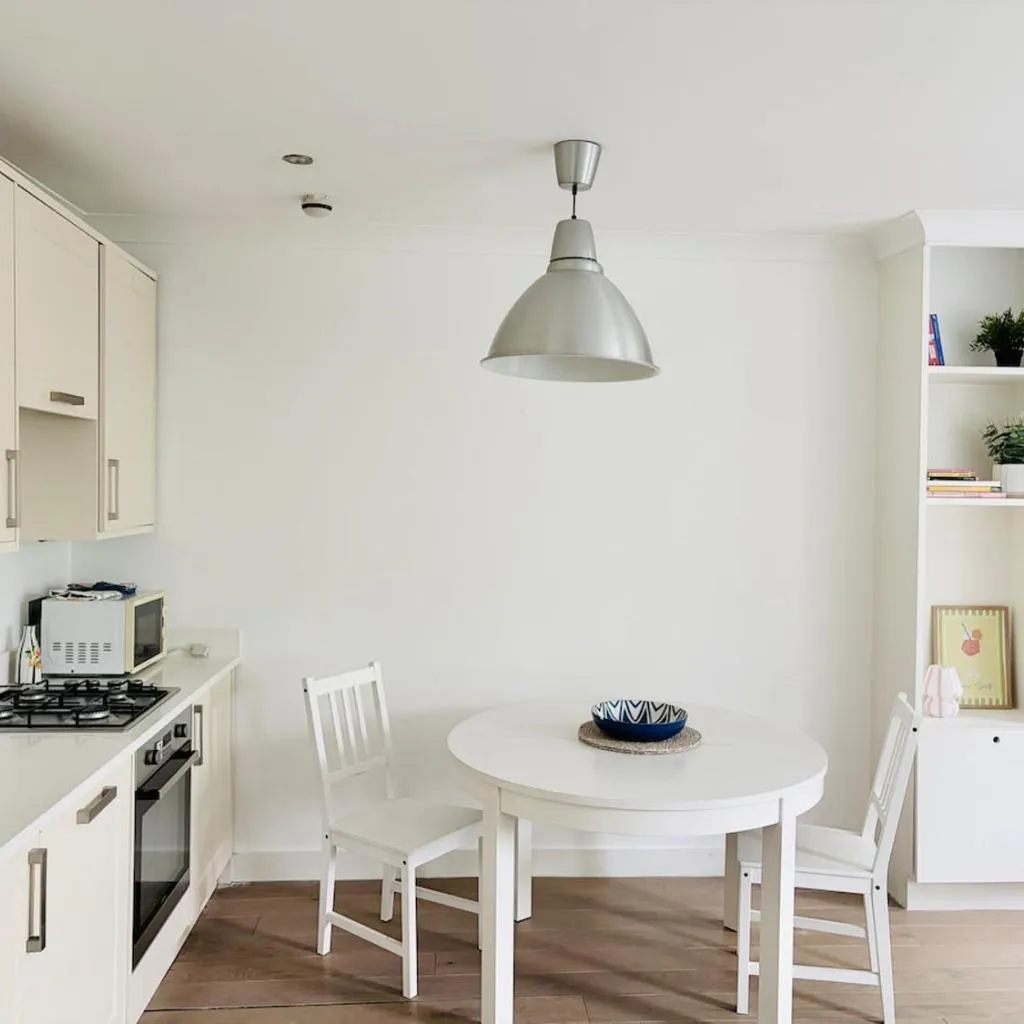 Photograph of Bright Victorian Apartment Near Holland Park