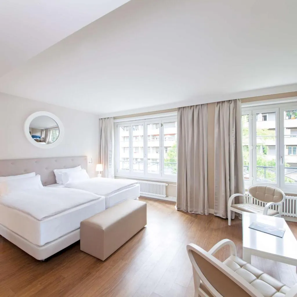 Photograph of Hotel Geneva by Fassbind
