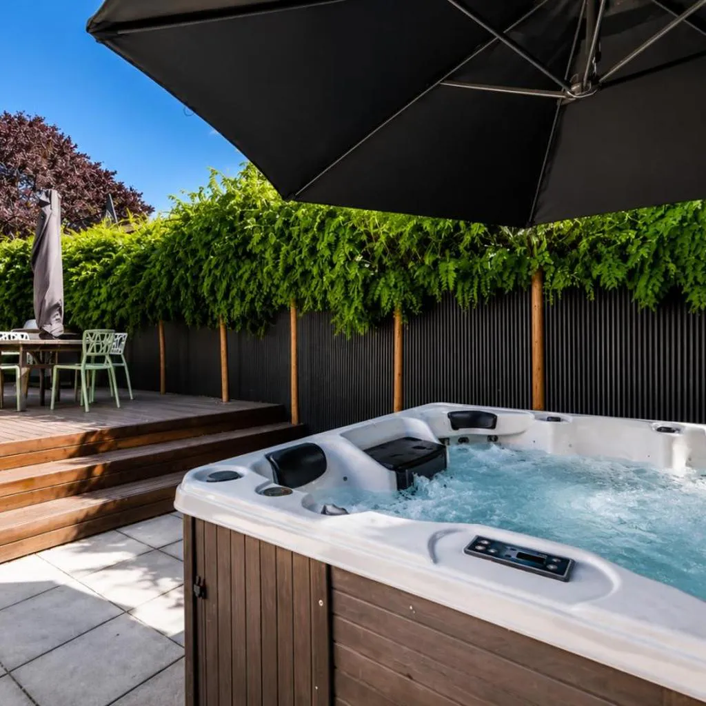 Photograph of Family House With Hot Tub And Parking Christchurch