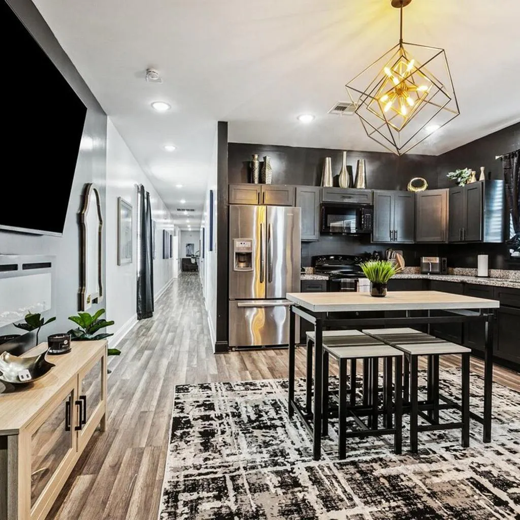 Photograph of Spacious 10BR NOLA Home, Perfect for Groups, King bed