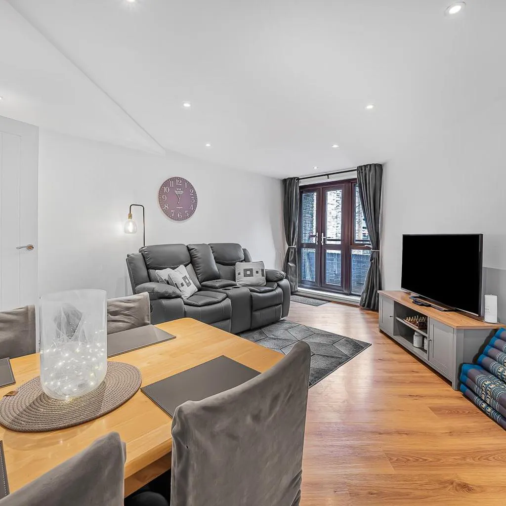 Photograph of Stylish 2BR Flat by Liverpool Street Station