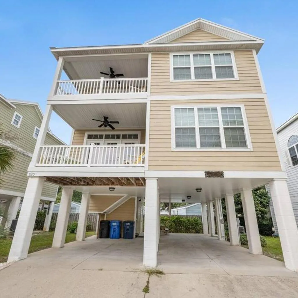 Photograph of Coral Coast Beach House w Pool