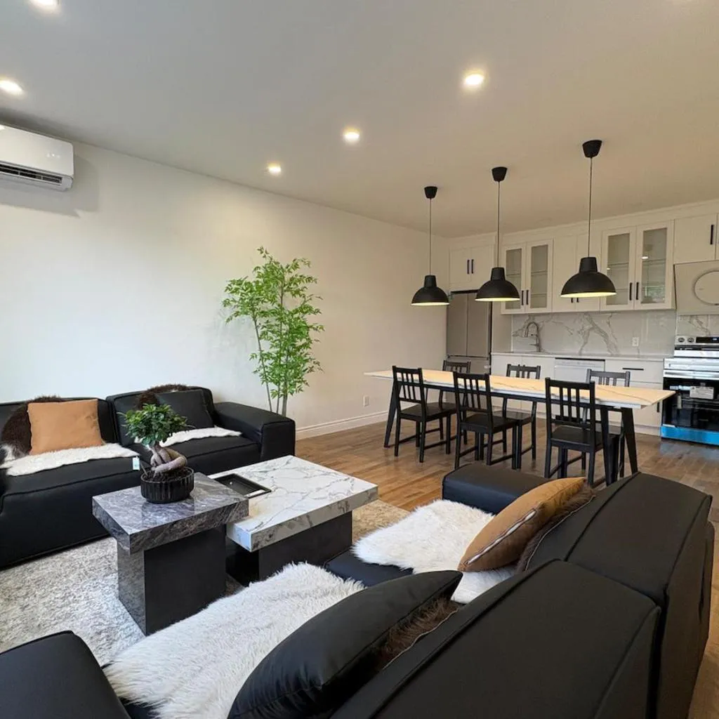 Photograph of Bright 3BR Upper Duplex with Patio and Free Parking