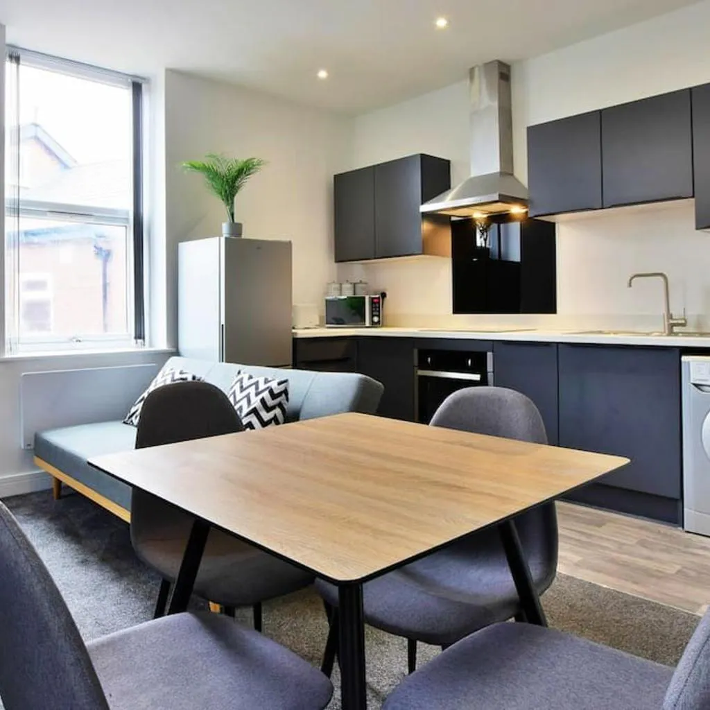 Photograph of FREE PARKING - Charming 2-BR Flat near Salford Royal