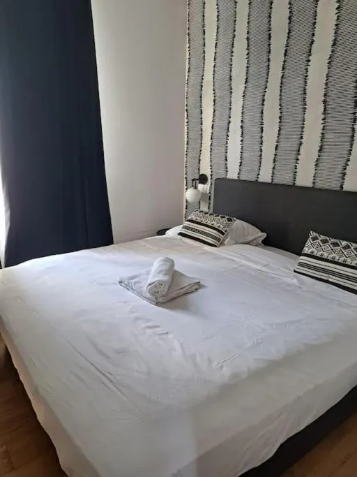 Photograph of Au centre de paris - 4pax