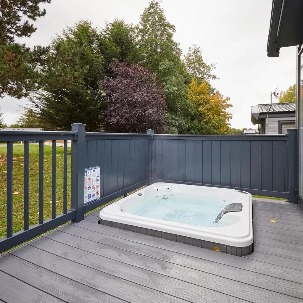 Photograph of Field View Lodge with Hot Tub