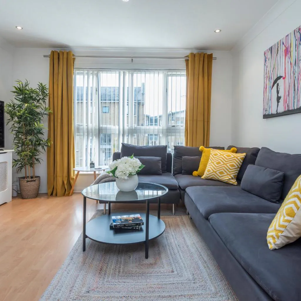 Photograph of 2 Bed town house with Garden in Hackney, London