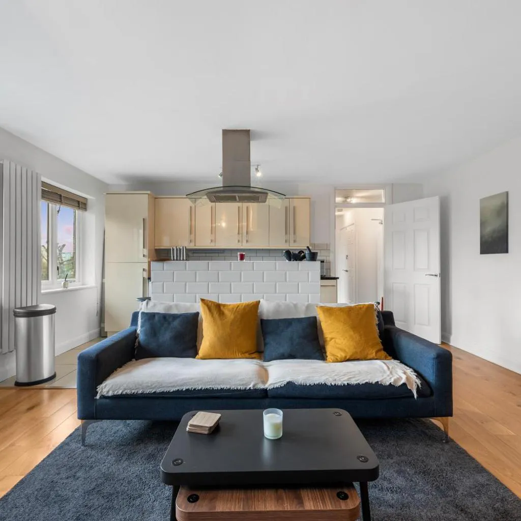 Photograph of Riverside 2BR | Thames View Near Canary Wharf