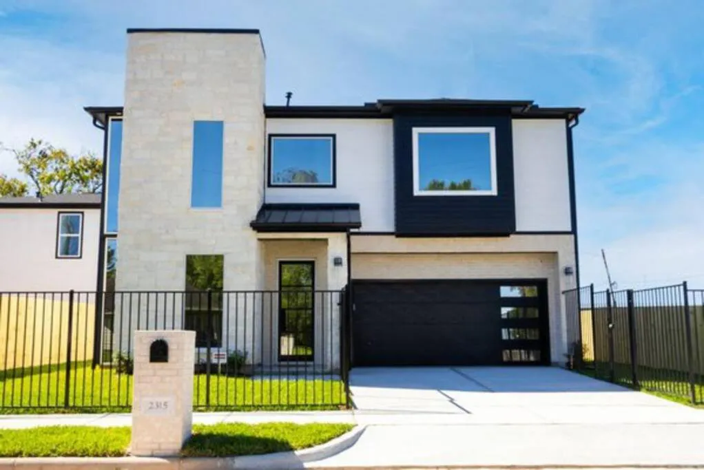 Photograph of Cute Cozy house close to major sporting events and restaurants