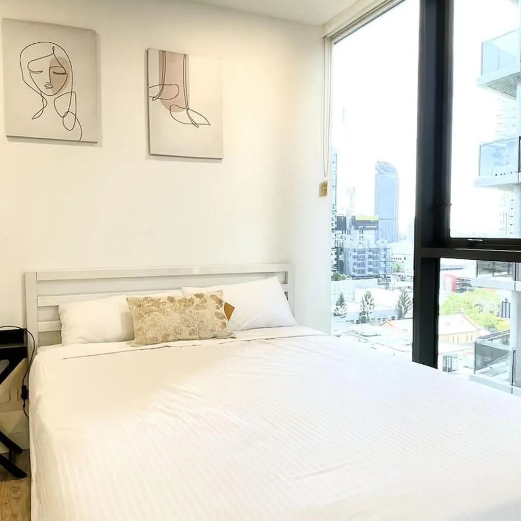 Photograph of Modern Studio w Pool, Gym, Views - South Brisbane