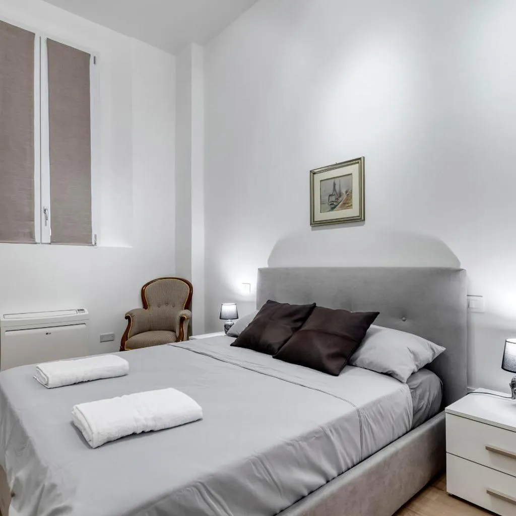 Photograph of Carbonara Palace 1 - Luxury Comfort under Medieval Towers