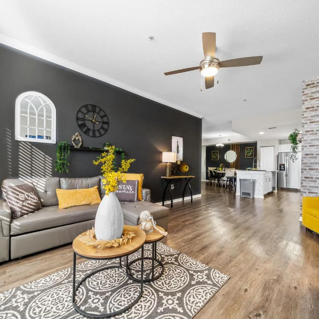 Photograph of Modern 3BR2BA Pools, Gym Near Airport #5