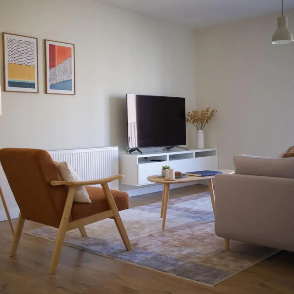 Photograph of Lovely 2 Bed Apartment, Sleeps 6, Edinburgh