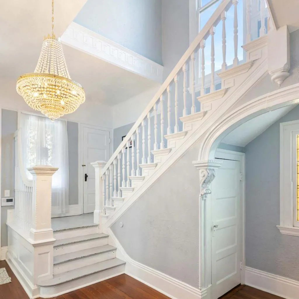 Photograph of Claiborne Historic Mansion - 5 bed-3bath