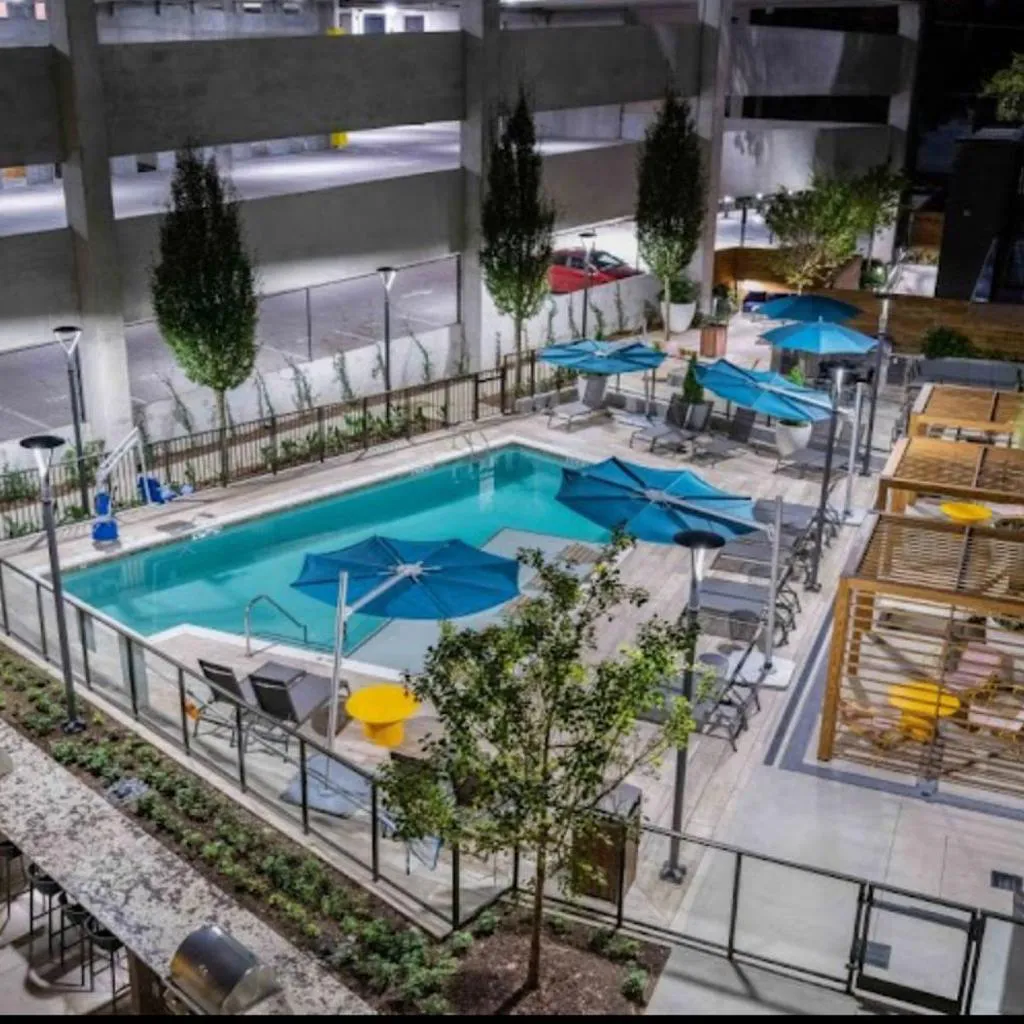 Photograph of central located Modern west Midtown suite