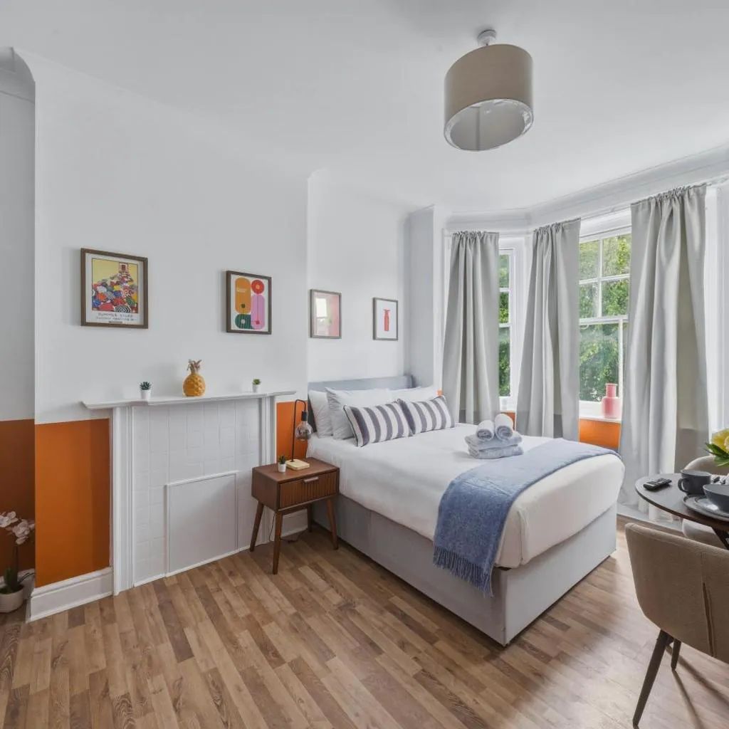 Photograph of Bright Studio Stay Near Barons Court Tube Station