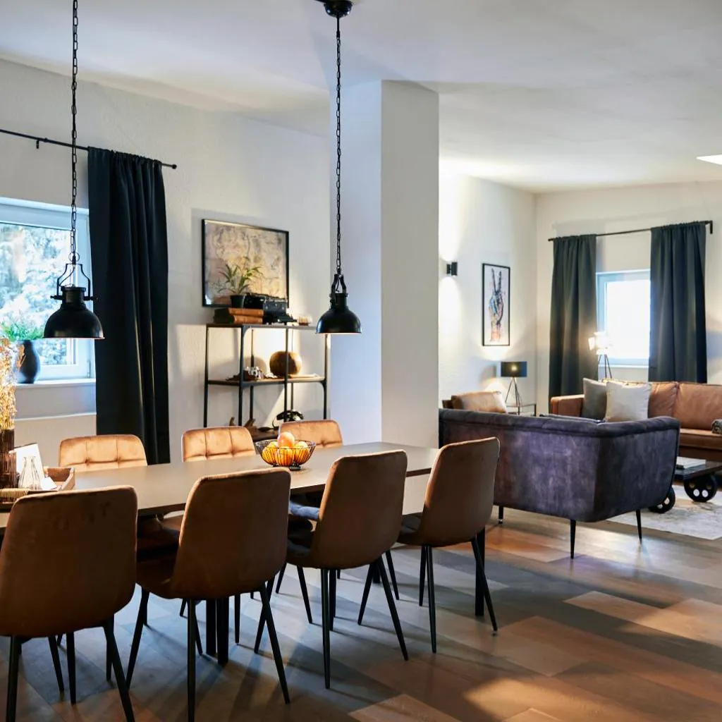 Photograph of FOUNDRY - Business & Content Loft - 120 qm - Küche - Waschtrockner - Badewanne & Dusche - kostenloser Parkplatz - Smart TV