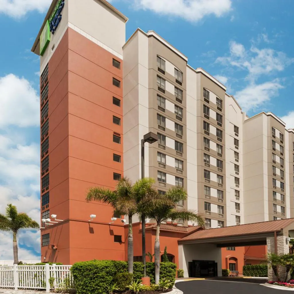 Photograph of Holiday Inn Express & Suites - Nearest Universal Orlando by IHG