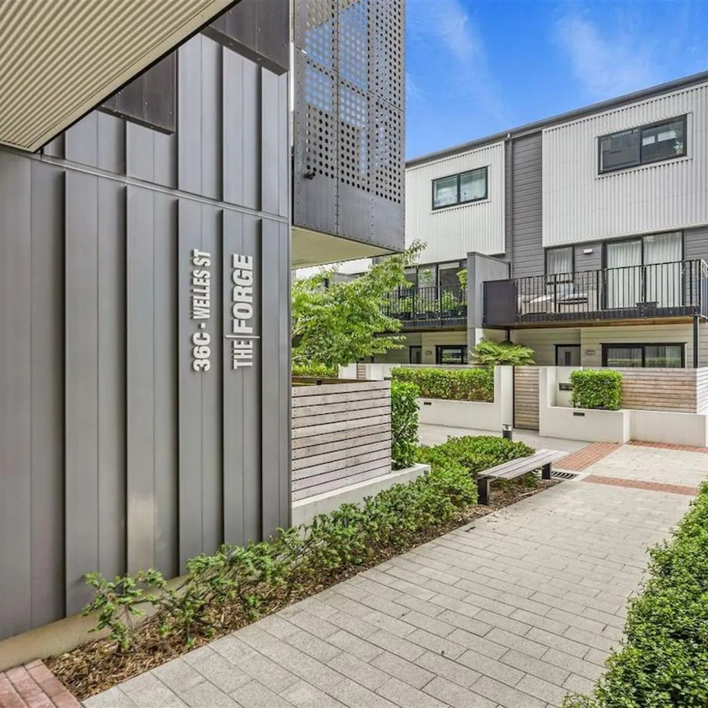 Photograph of Spacious Inner City Townhouse - Sleeps up to 10
