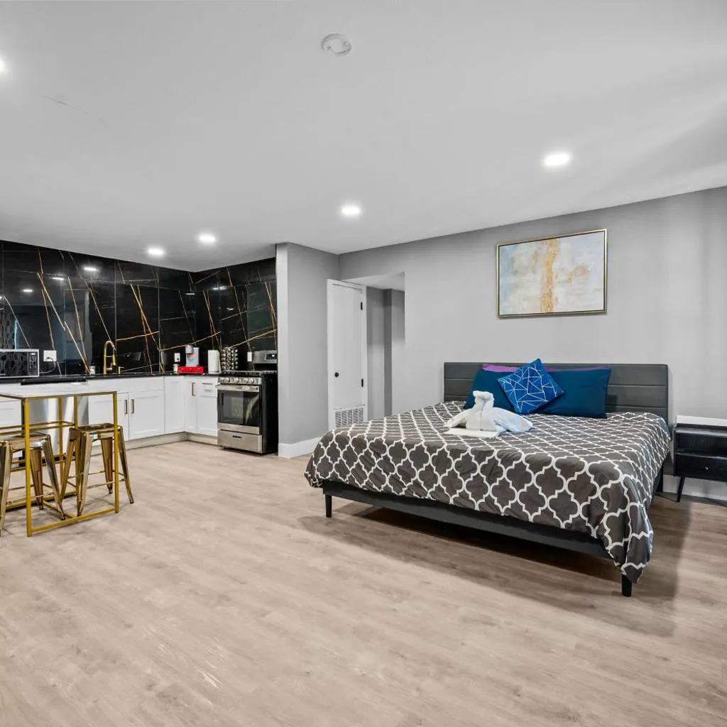Photograph of Bright and Cozy Studio in Prime West University Location