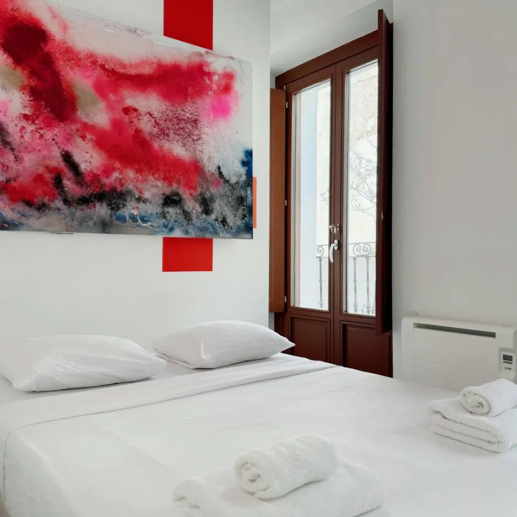 Photograph of M - Habitación moderna en Lavapiés descubre Madrid