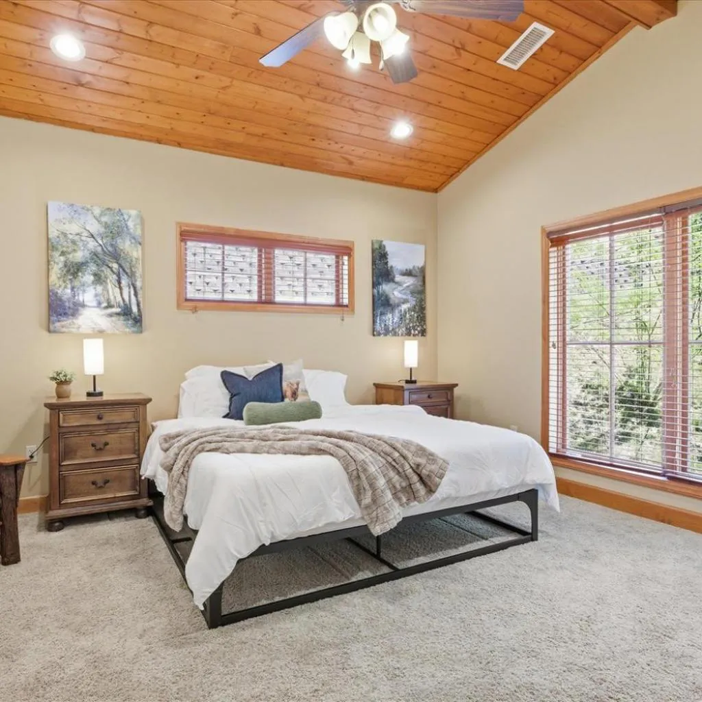 Photograph of Serenity Ridge Suite 321- King BedroomPool Access