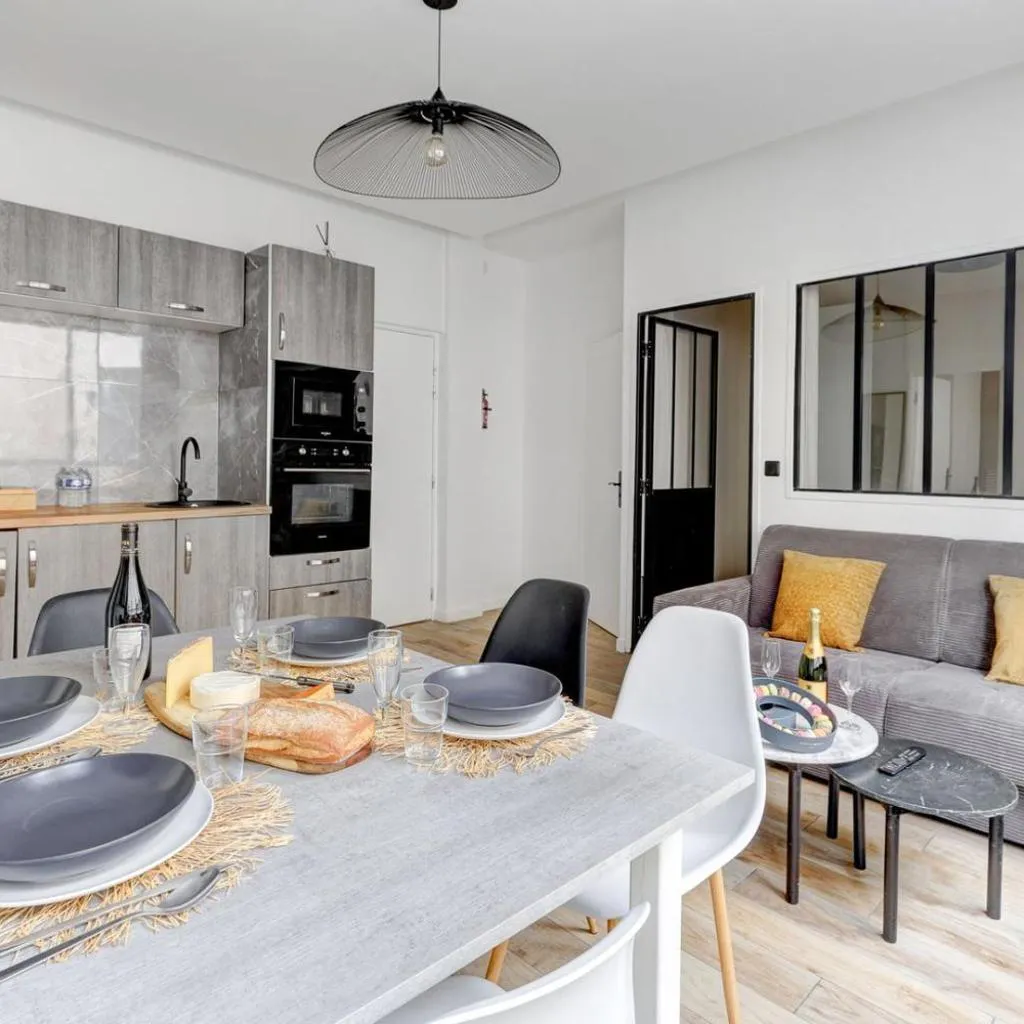 Photograph of Bluestay 58 - Superbe appartement à Paris