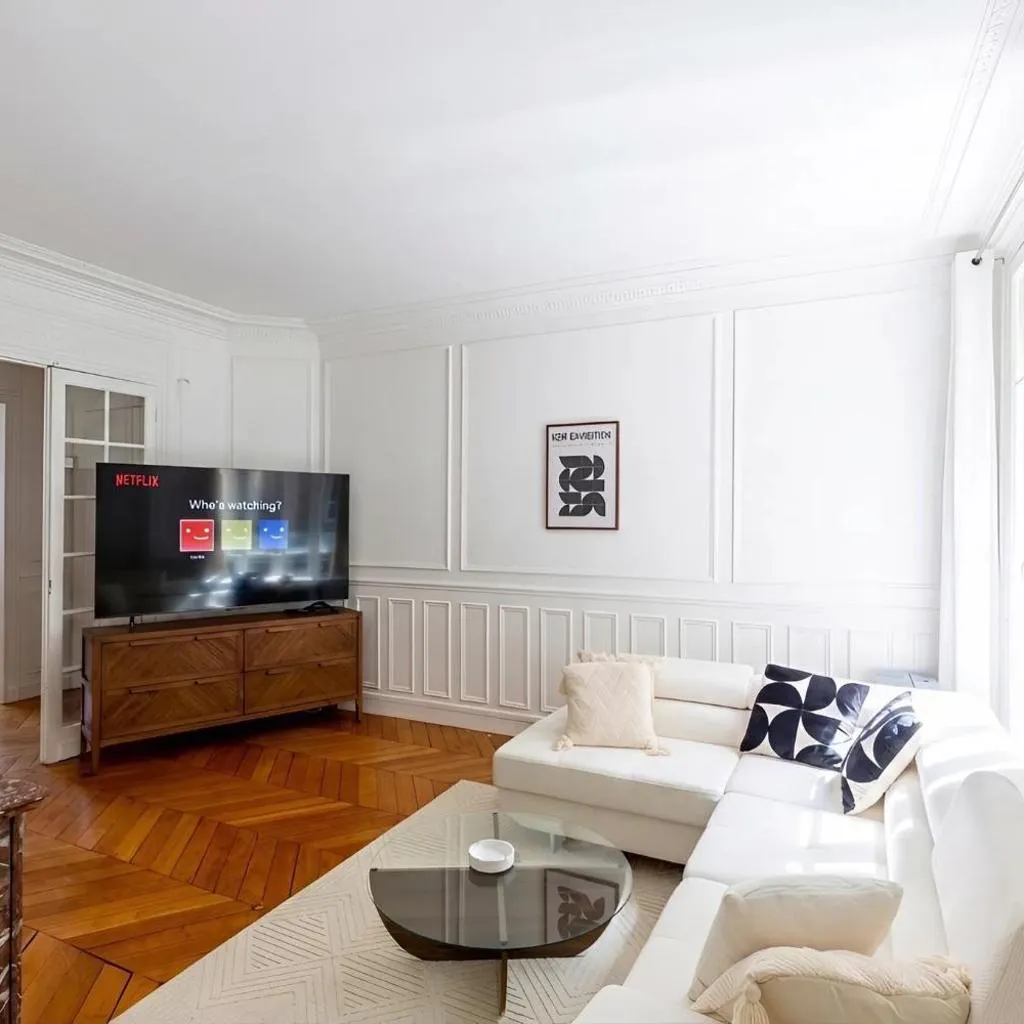 Photograph of Prestigious 4BR - Sleeps 9 - Eiffel Tower