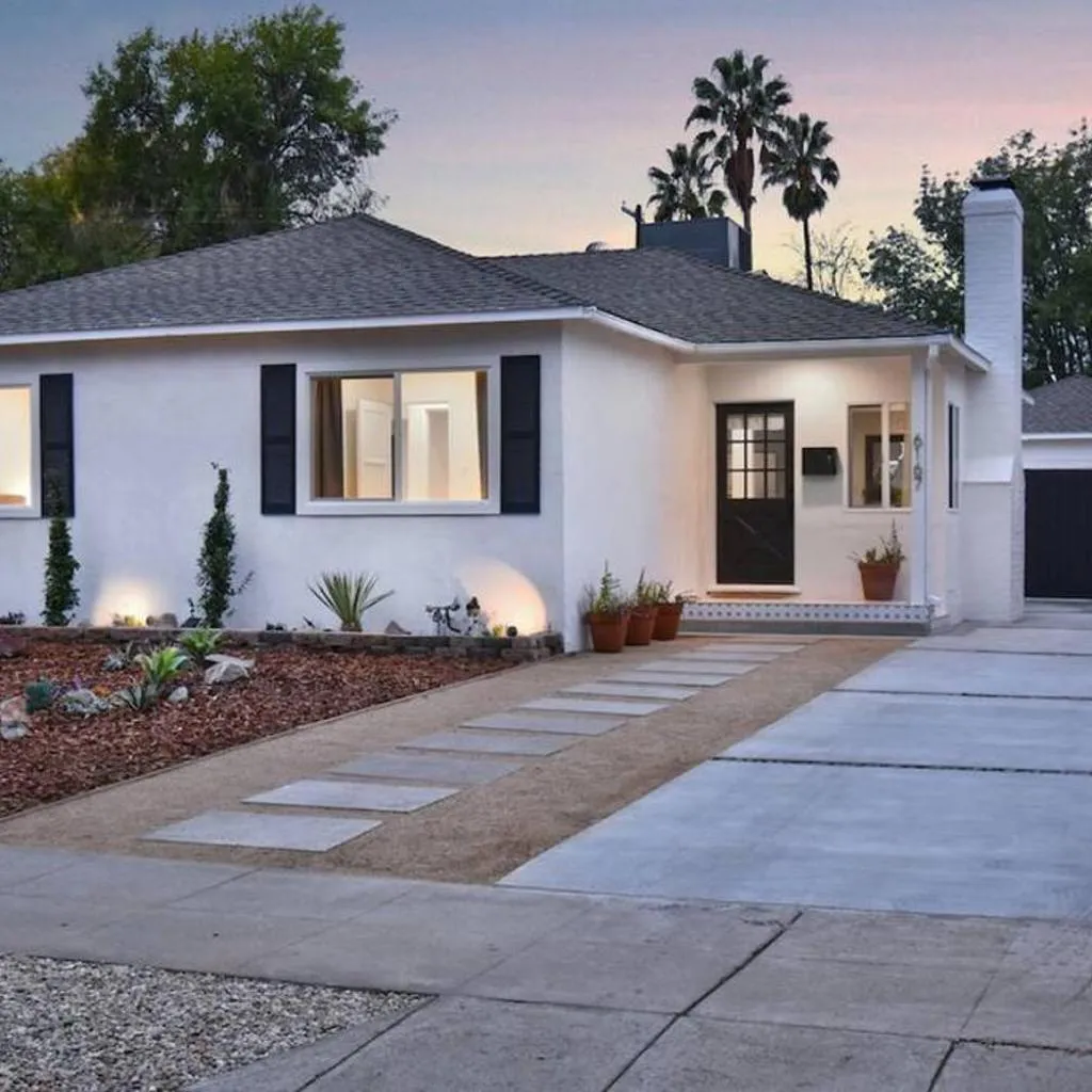Photograph of Beautiful 3 Bed Home with a Large Back Yard Outdoor Space