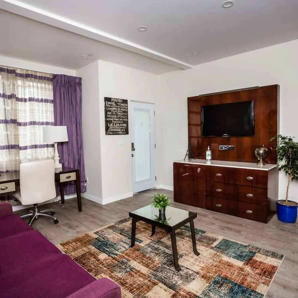 Photograph of 1 Bedroom Apartment with Luxurious Design in SD