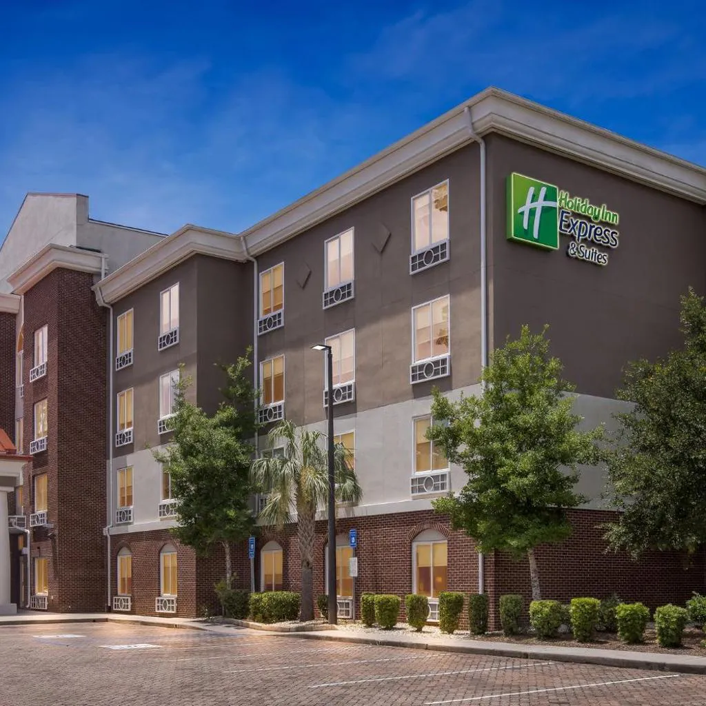 Photograph of Holiday Inn Express Hotel & Suites Savannah Midtown by IHG