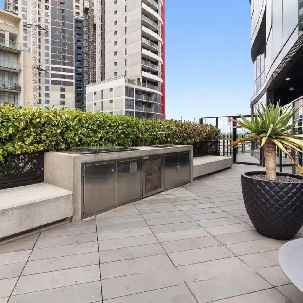 Photograph of Shadow Play BPM Southbank- Stylish 2Bed with Yarra River View