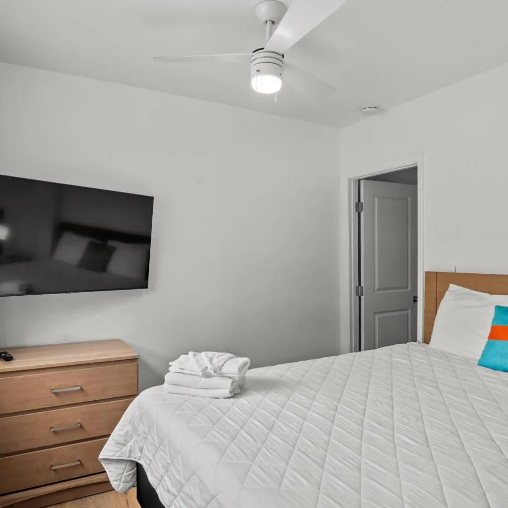 Photograph of 4BR2BA Sleeps 12 Pet-Friendly Steps to Beach