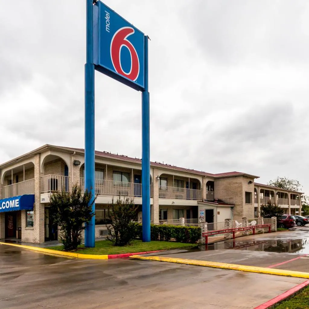 Photograph of Motel 6 San Antonio, TX - Frost Bank Center