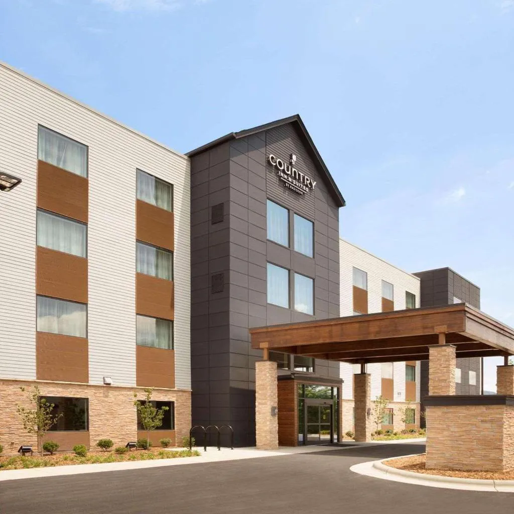 Photograph of Country Inn & Suites by Radisson Asheville River Arts District