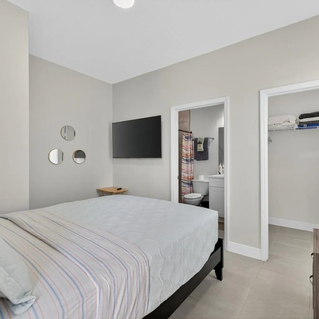 Photograph of Modern 1BR Near Busch Gardens & Downtown