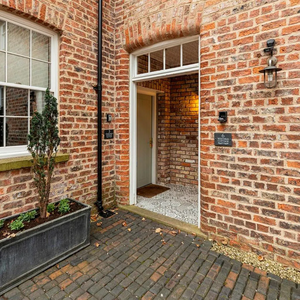Photograph of No. 6 - Wisteria Cottage - Pass the Keys
