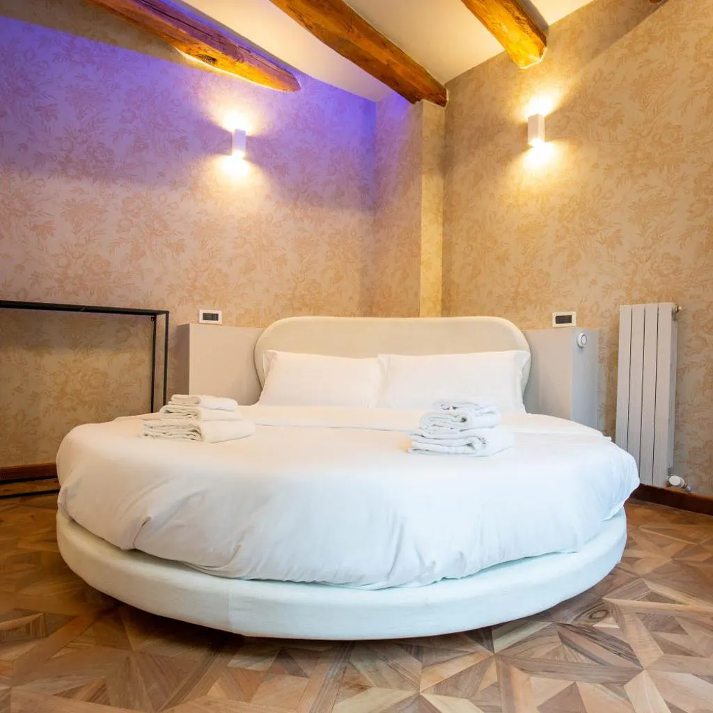 Photograph of BolognaRoomscom - Falegnami Boutique