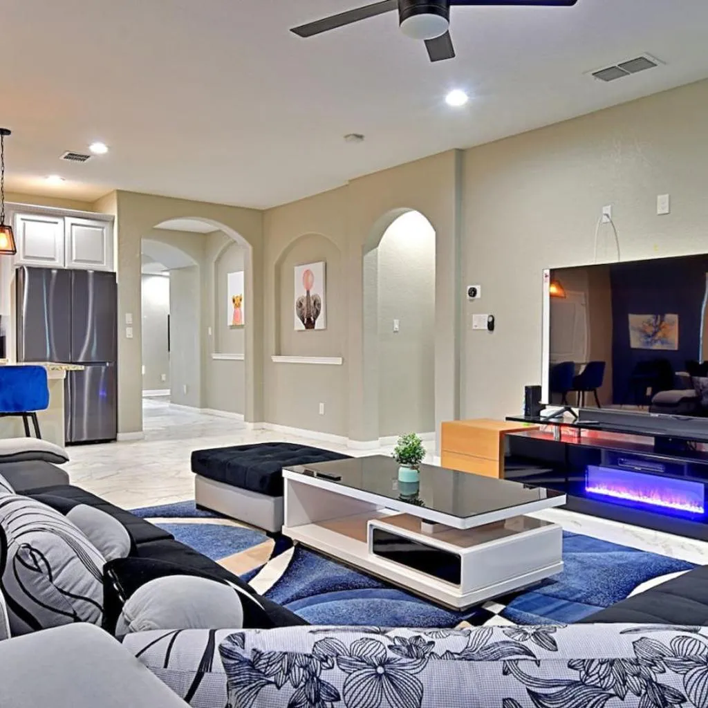 Photograph of Stunning 6 Bedroom Near Downtown
