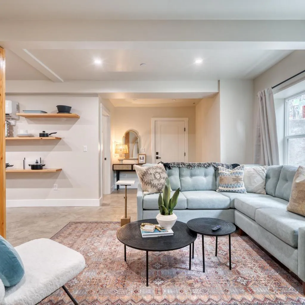 Photograph of Mississippi Ave Compound - 7BR - Sleeps 14