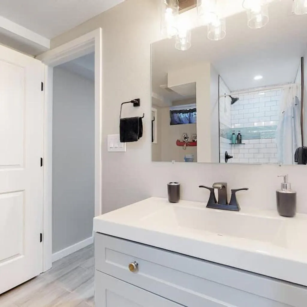 Photograph of Modern & Updated Unit in Prime Location