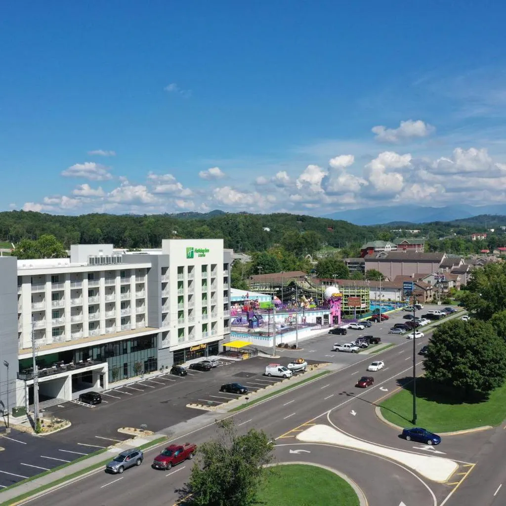 Photograph of Holiday Inn & Suites Pigeon Forge Convention Center by IHG