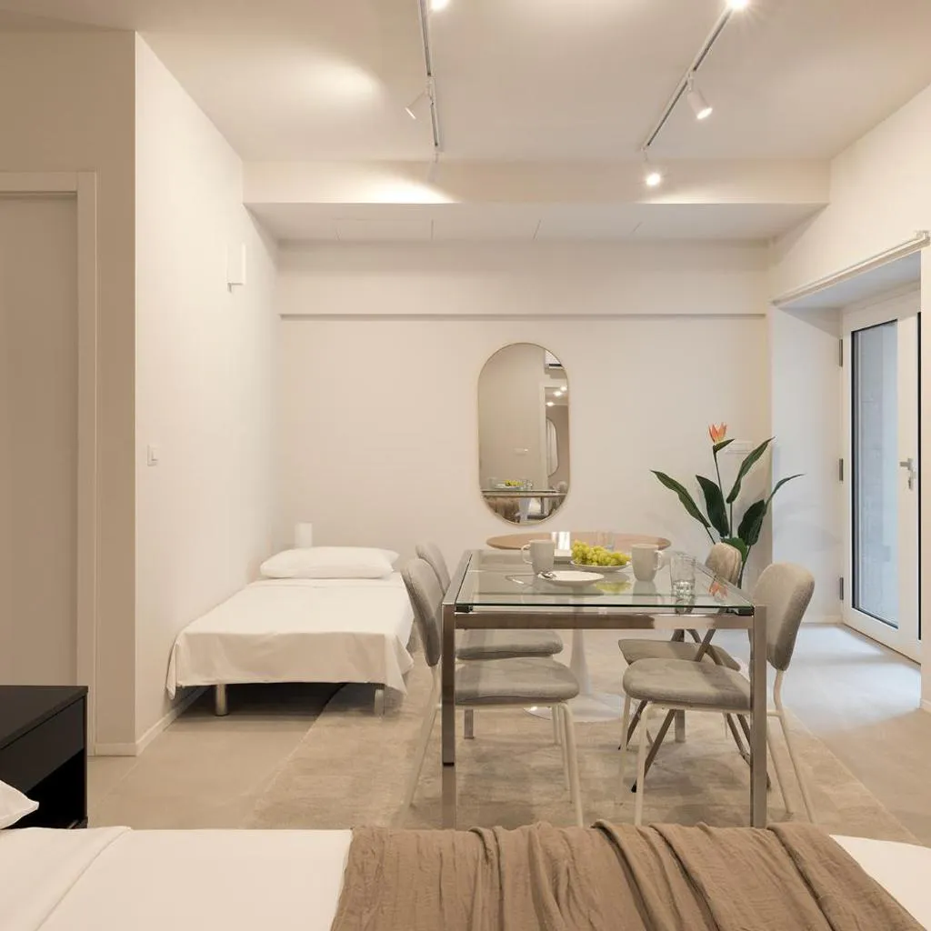 Photograph of Sweet Dreams Apartments - Near Center - M4