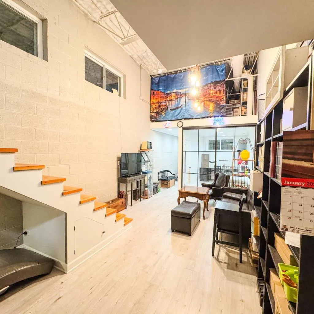 Photograph of Comfort West Urban Chicago loft house