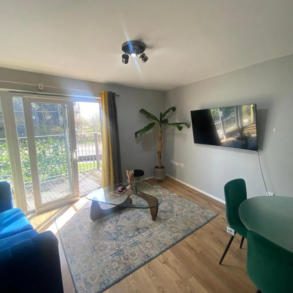 Photograph of MCR-2bed2bathAptParkingLUX Canal